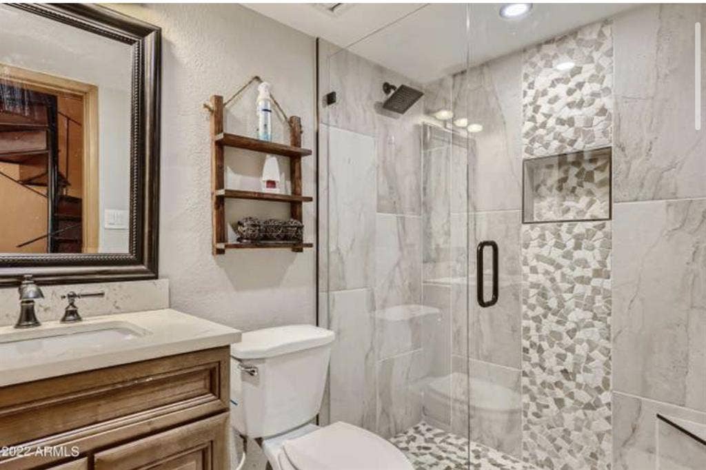 Female Roomate - private bed/ba PHX