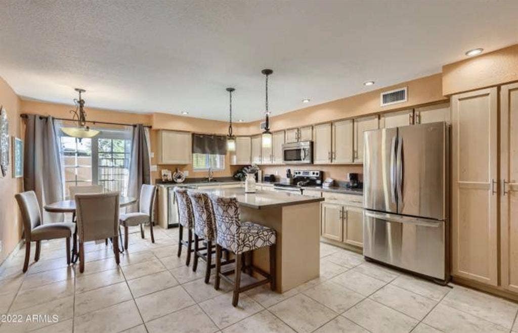 Female Roomate - private bed/ba PHX