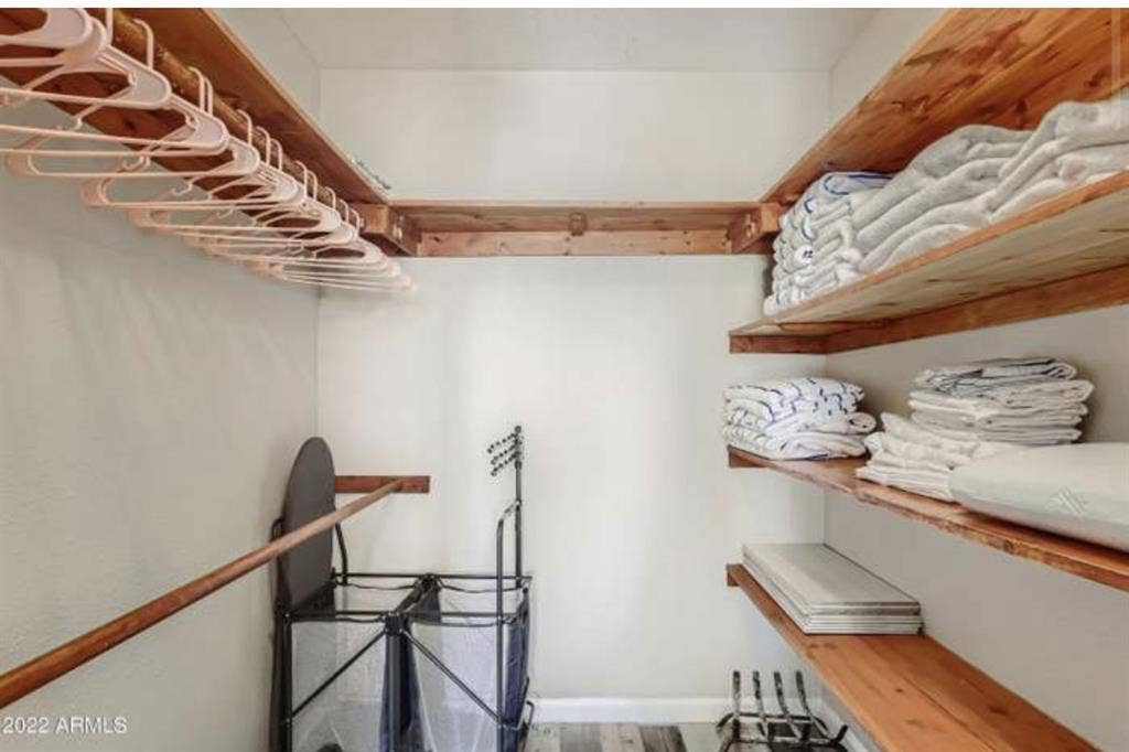 Female Roomate - private bed/ba PHX