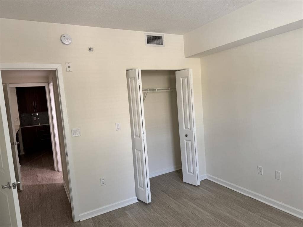 Looking for a roommate