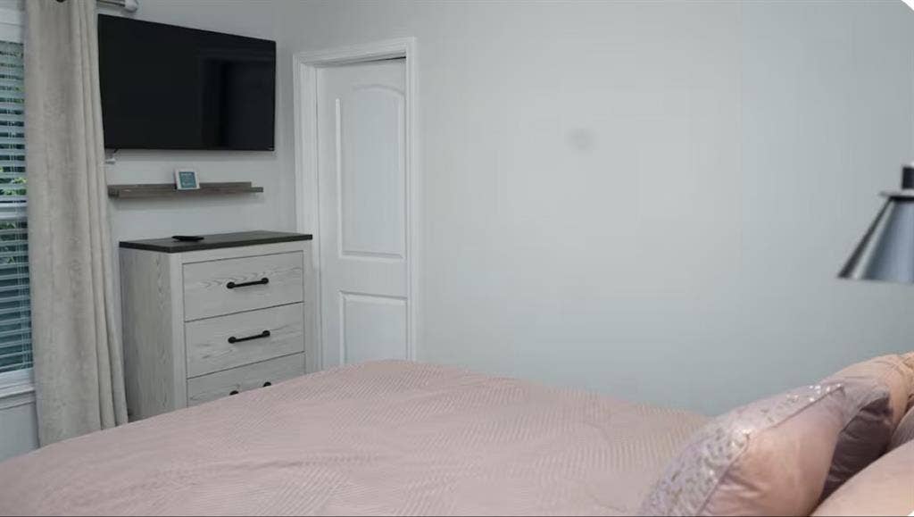 Furnished room for rent