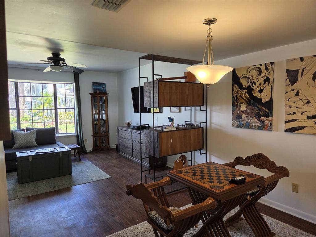 Looking for a roommate!