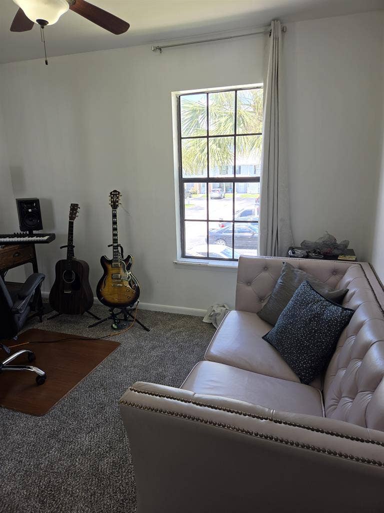 Looking for a roommate!
