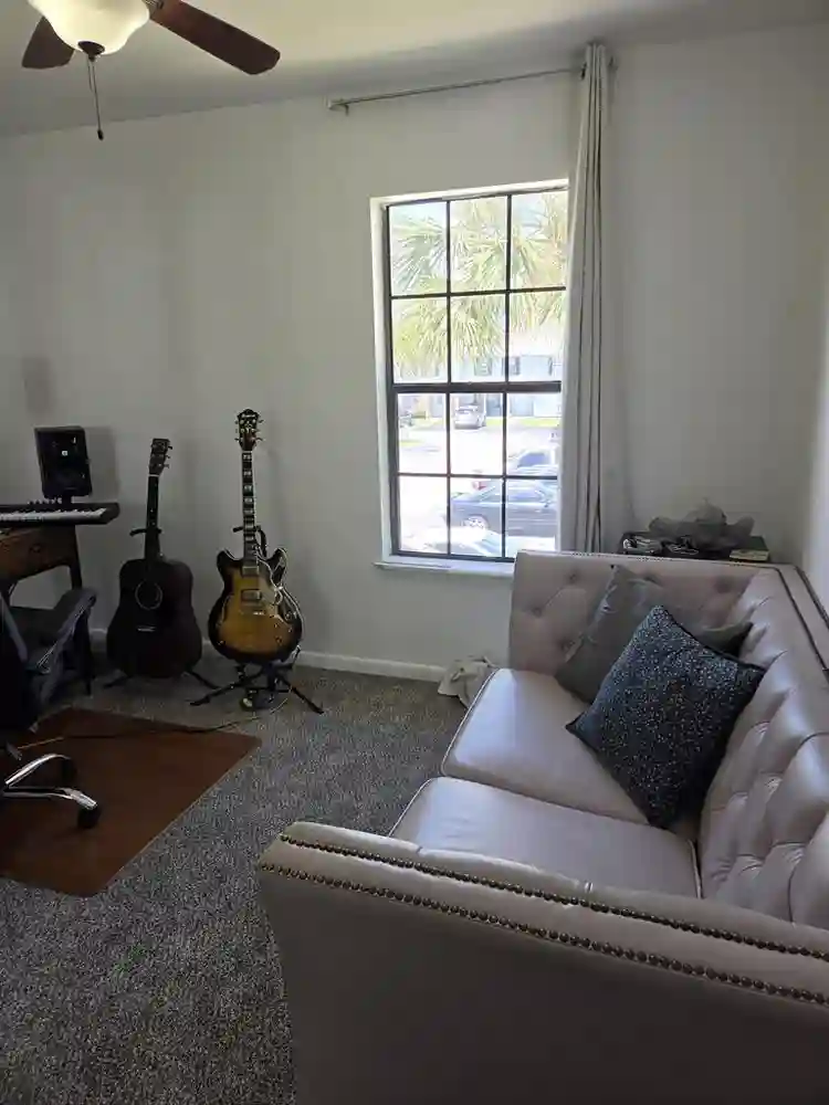 Looking for a roommate!