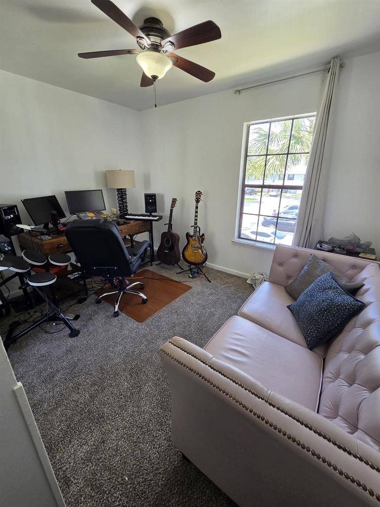 Looking for a roommate!