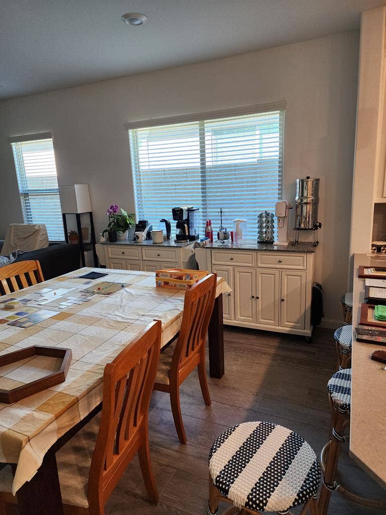 Room For Rent in Friendly Home