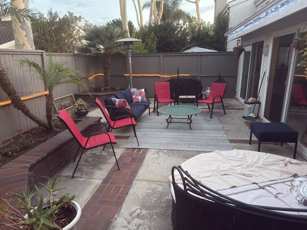 New roommate wanted