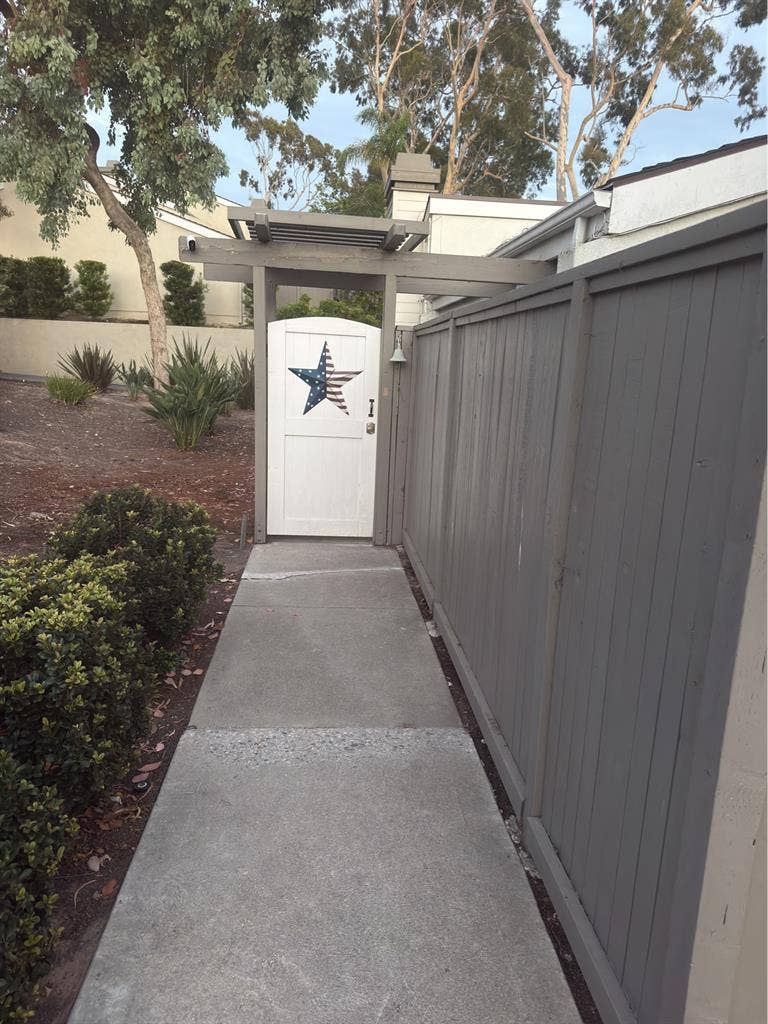 New roommate wanted