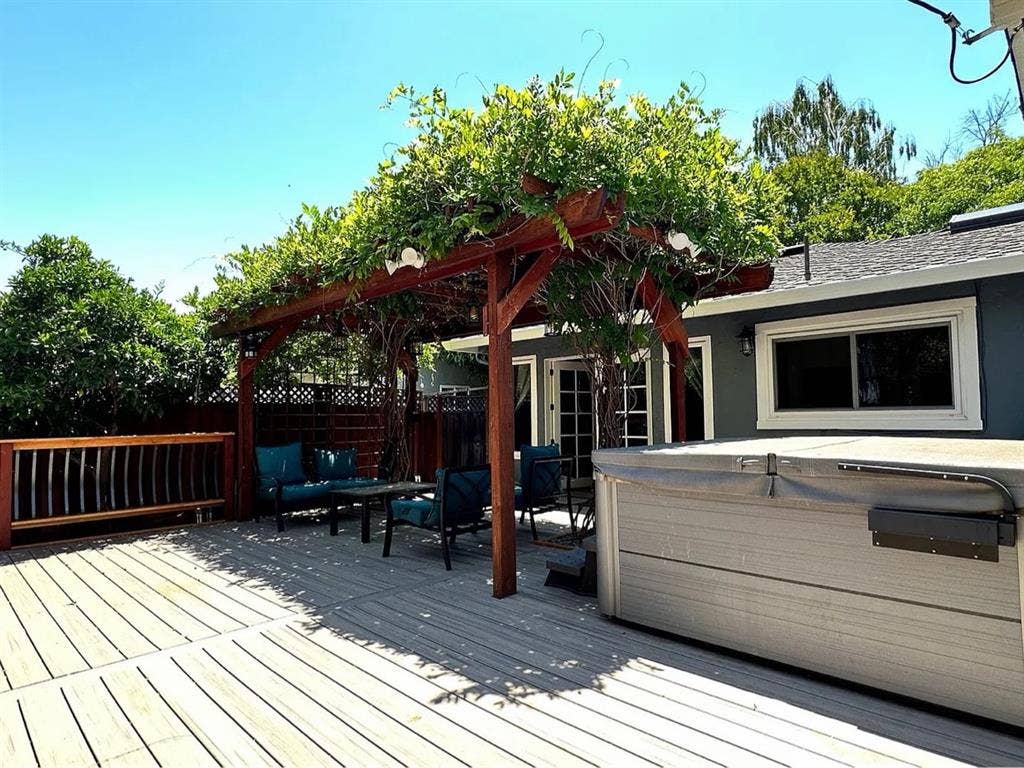Looking for new housemate!