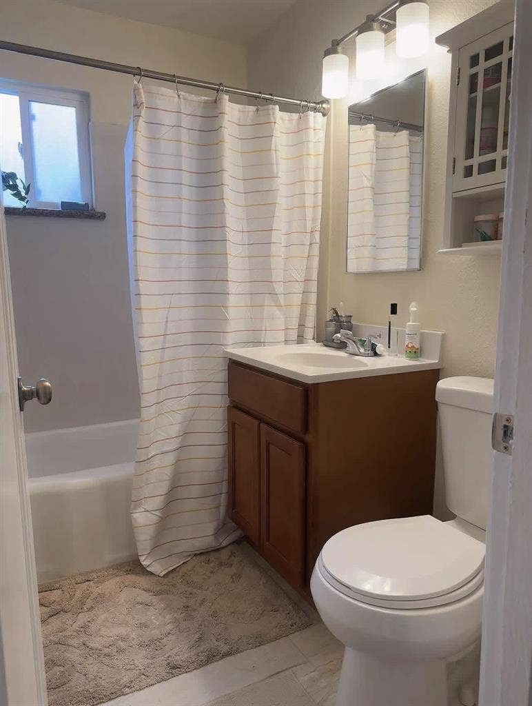 Looking for roommate
