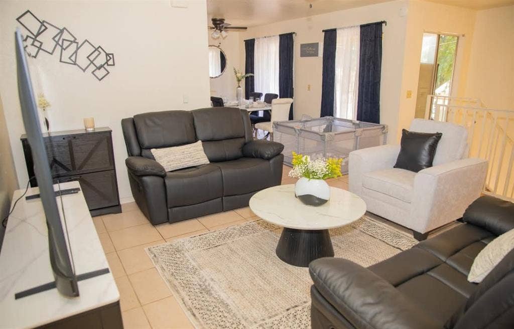 private cozy room&bath near Disney