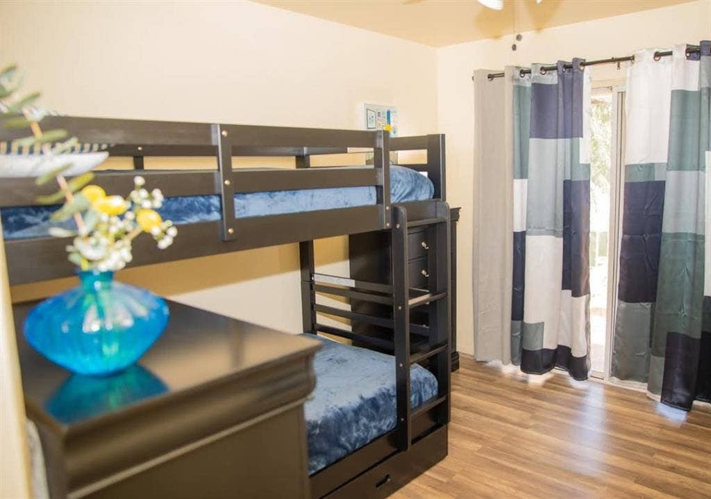 private cozy room&bath near Disney