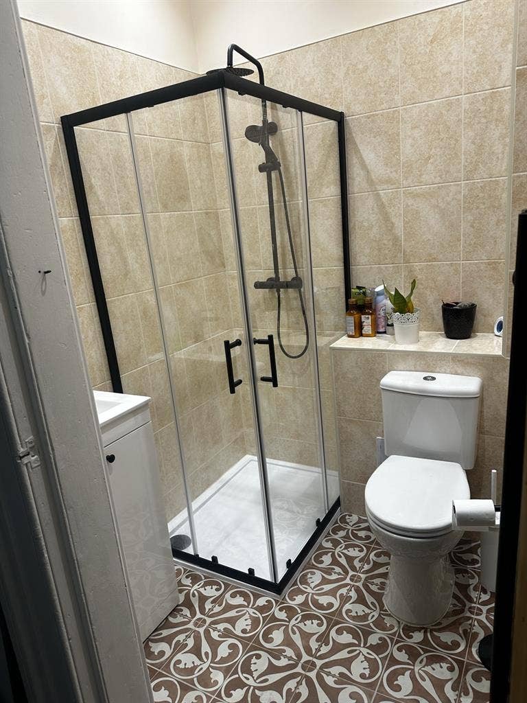 DOUBLE BEDROOM, SEPARATE BATHROOM