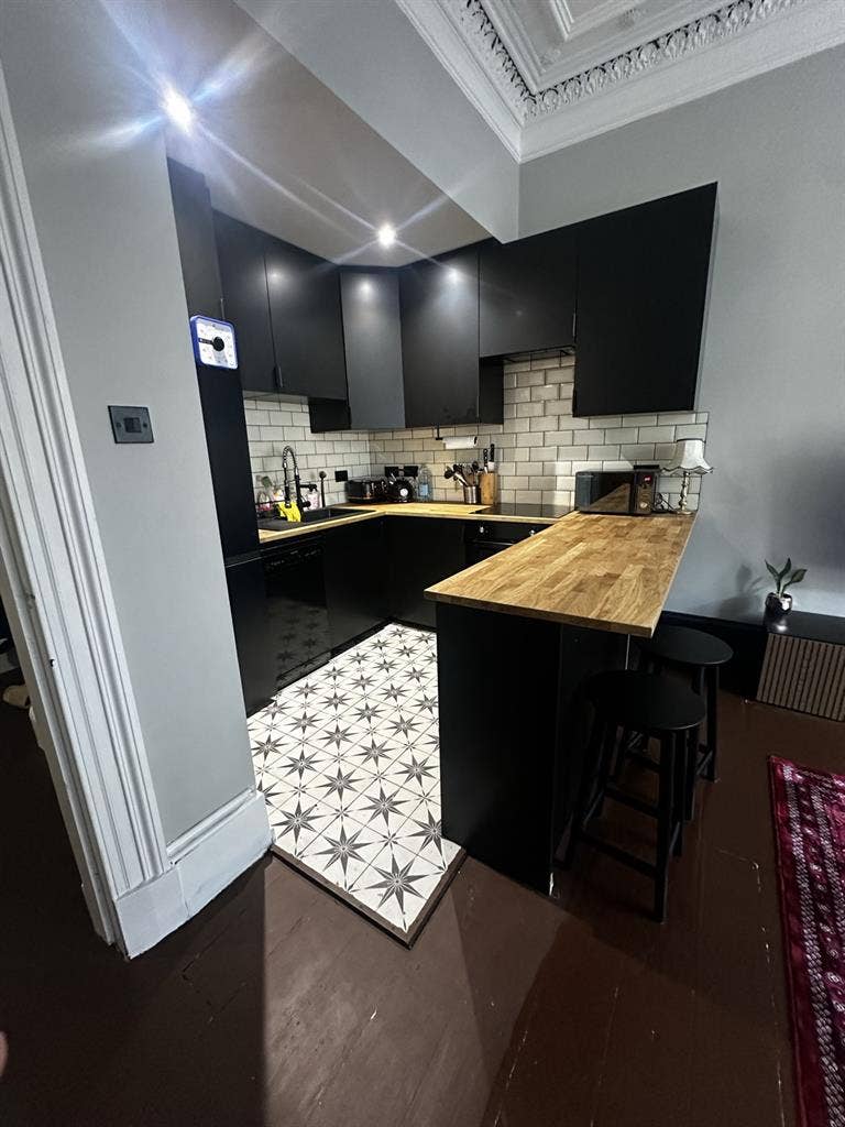 DOUBLE BEDROOM, SEPARATE BATHROOM