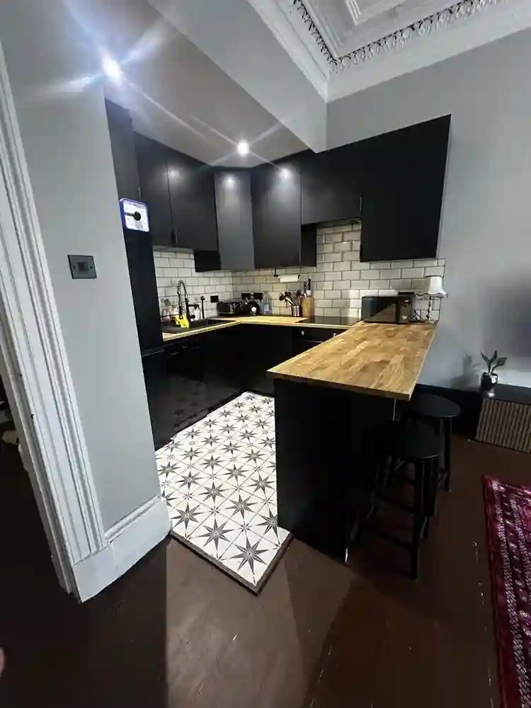 DOUBLE BEDROOM, SEPARATE BATHROOM