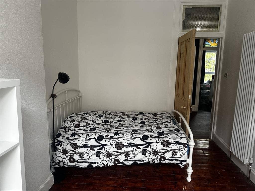 DOUBLE BEDROOM, SEPARATE BATHROOM
