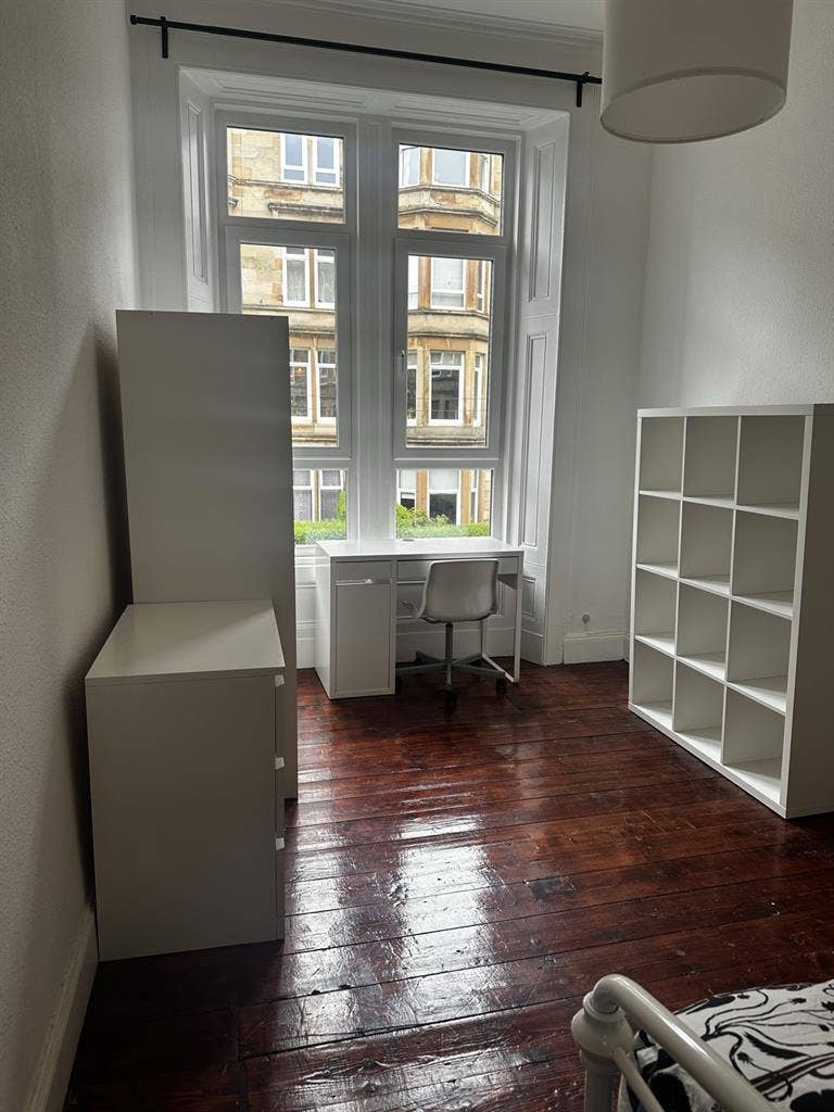 DOUBLE BEDROOM, SEPARATE BATHROOM
