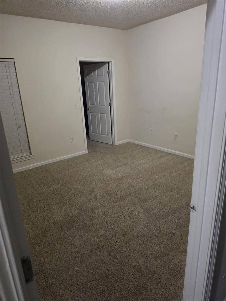 Unfurnished 1 Br/Pvt Bathroom