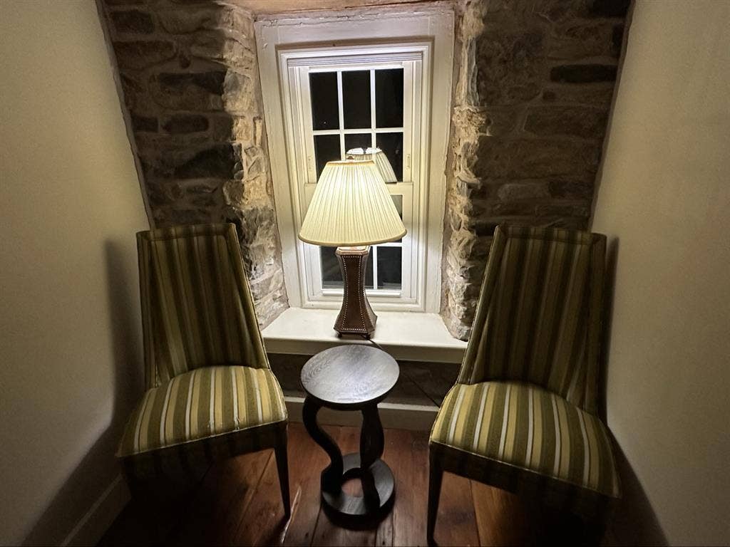 Furnished Room – Hilltown – $850