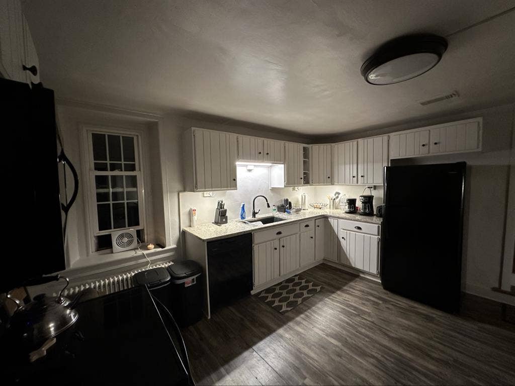 Furnished Room – Hilltown – $850