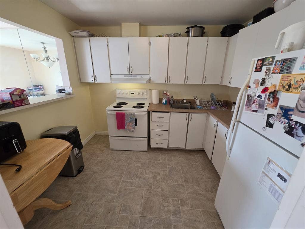 Bright sublet available in South