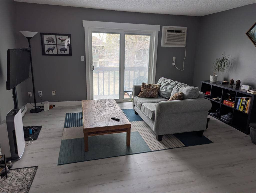 Remodeled apt near Rolland Moore!