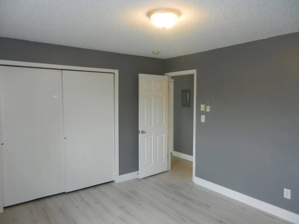 Remodeled apt near Rolland Moore!