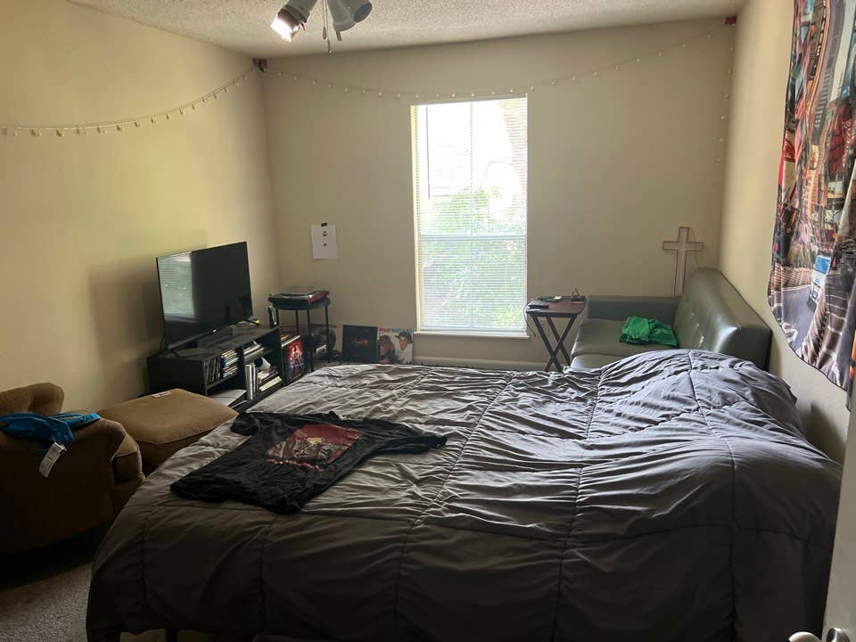 Need Roommate ASAP!