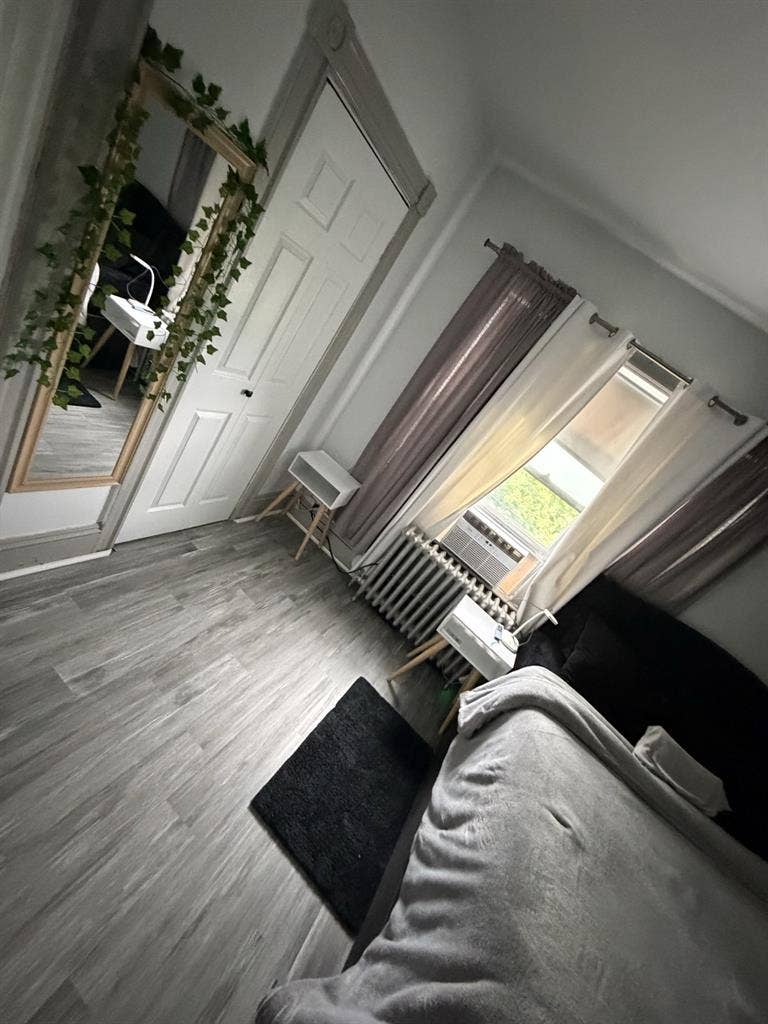 Looking for a female roommate