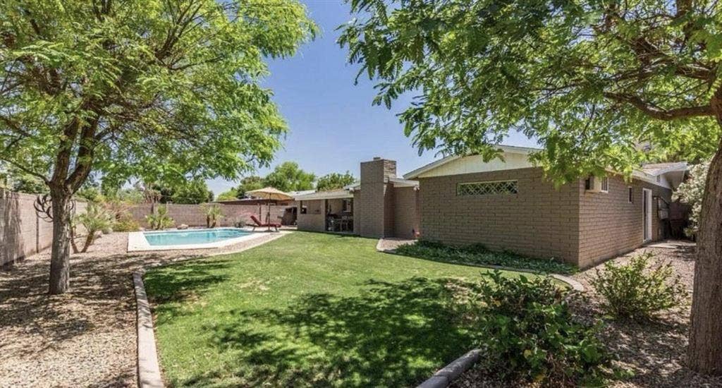 Looking for a 4th roomate