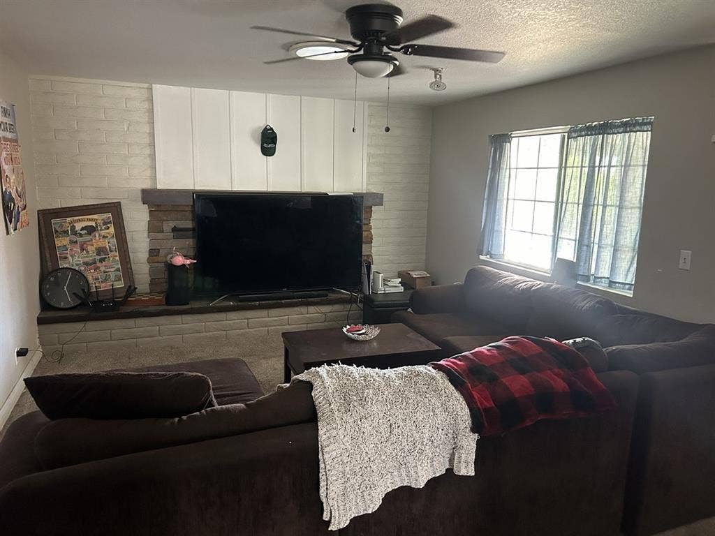 Looking for a 4th roomate