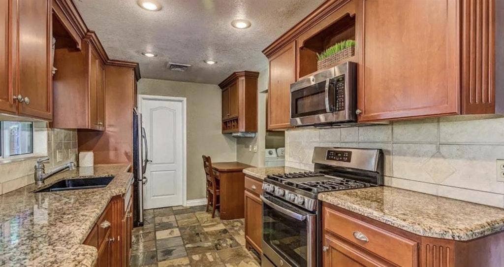 Looking for a 4th roomate