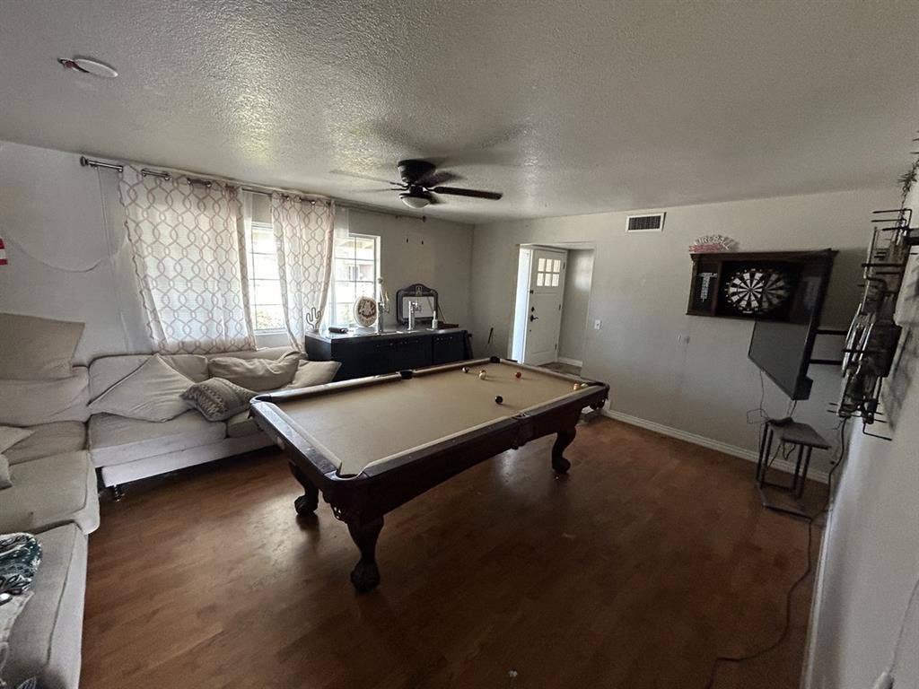 Looking for a 4th roomate