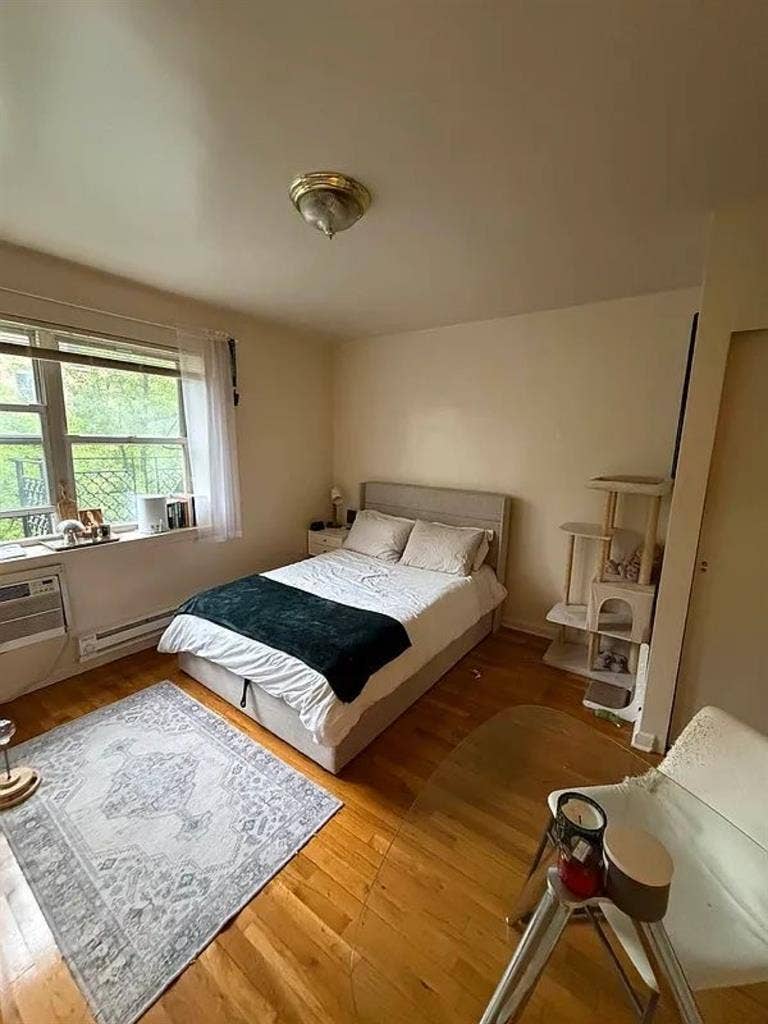 furnished private room available
