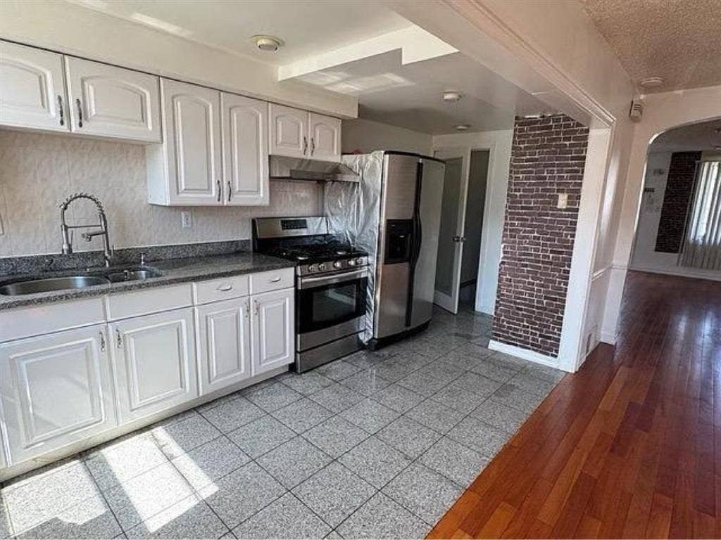 Pet friendly and attached garagee