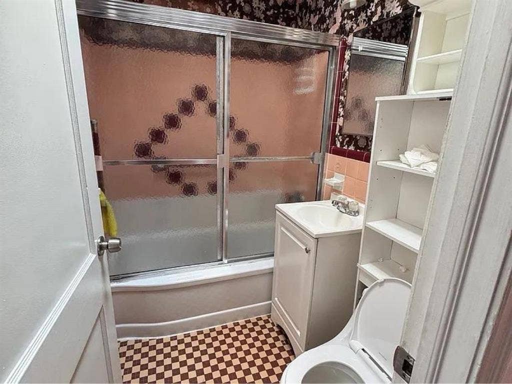 Pet friendly and attached garagee