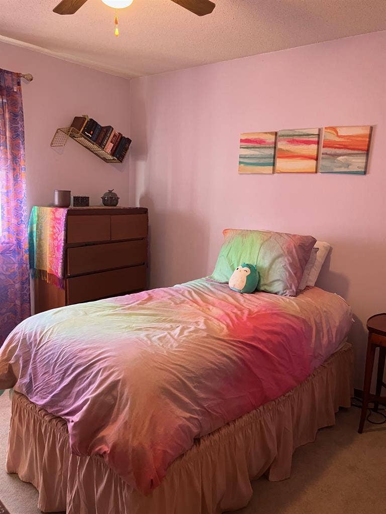 Sunny room in a sweet spot!