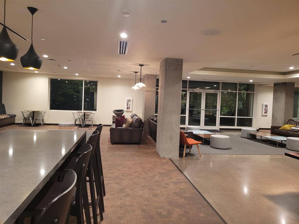 Seattle Room Available
