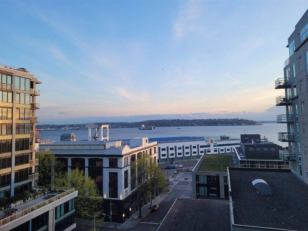 Seattle Room Available