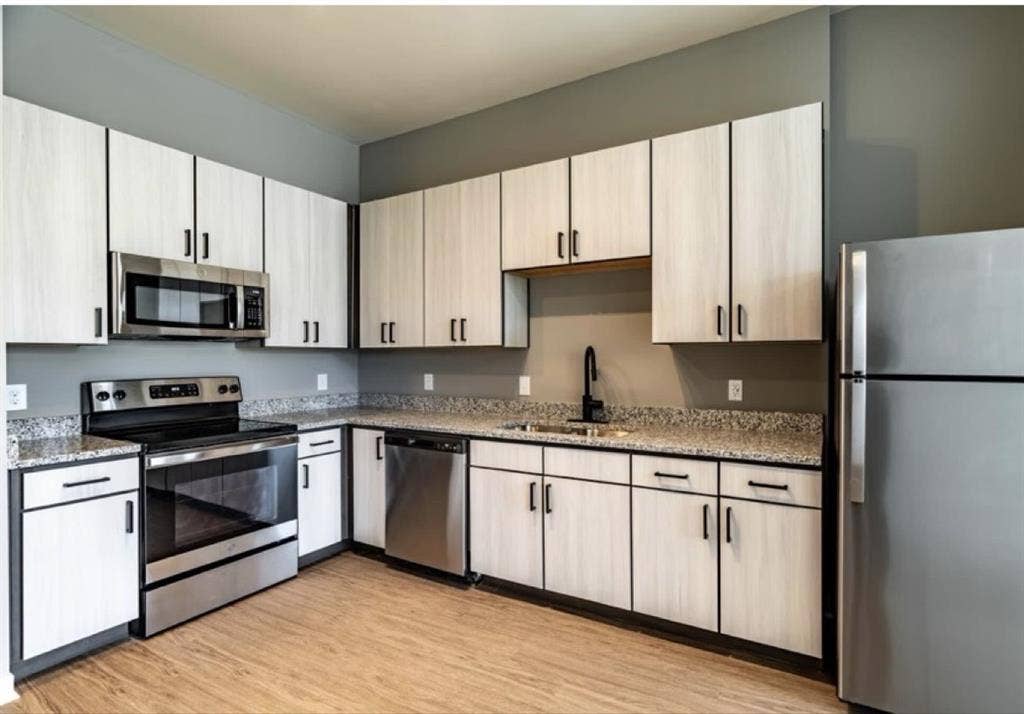 2 br $1600 total