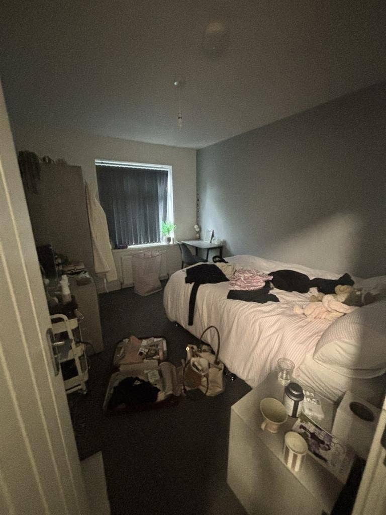 STUDENT ONLY - replacement tenant