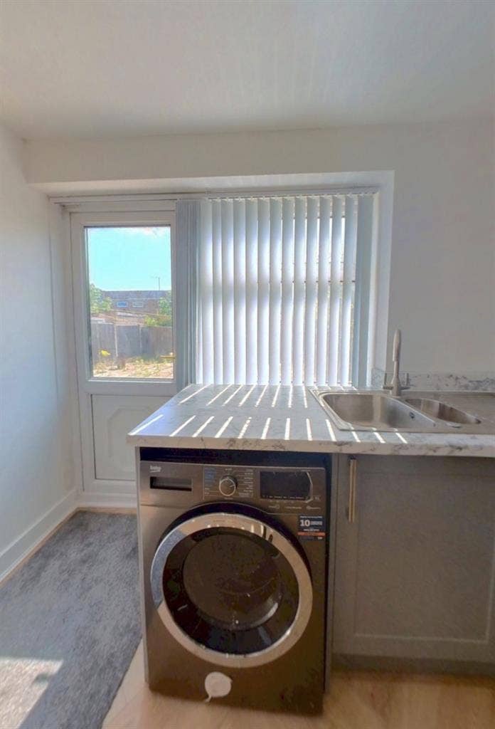 STUDENT ONLY - replacement tenant