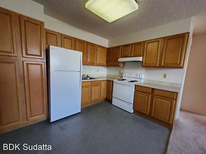 Looking For Roommate:)