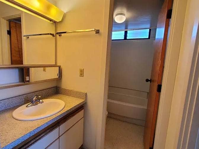 Looking For Roommate:)