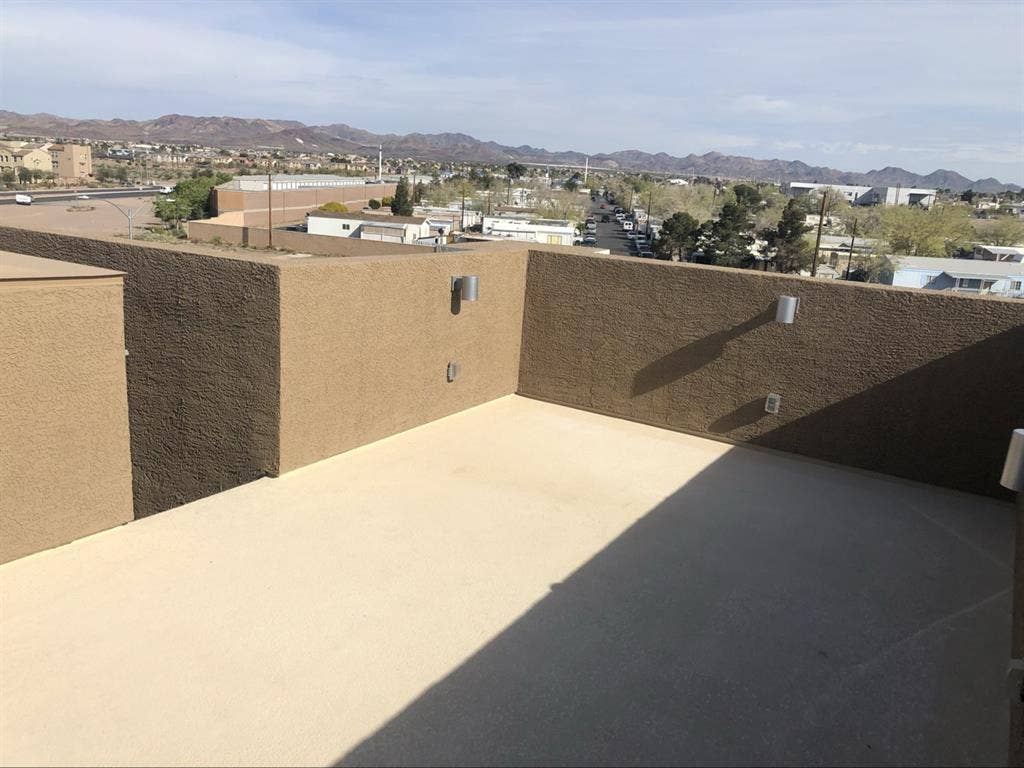 Spacious 2 Bedroom 2 Bath w/garagee