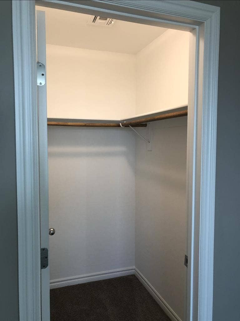 Spacious 2 Bedroom 2 Bath w/garagee