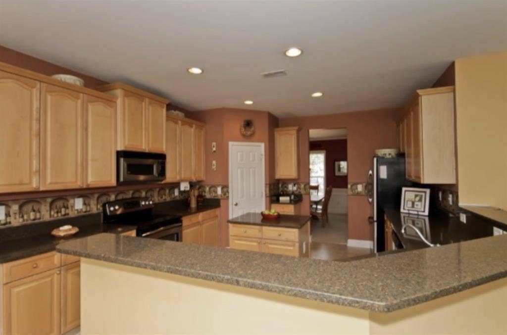 Looking for Housemate in Large Home