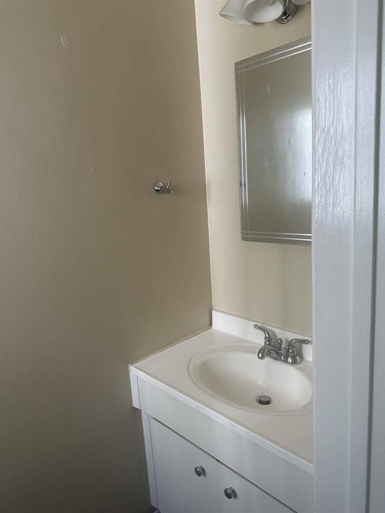 🌊$1900 Private HalfBath Beachfront