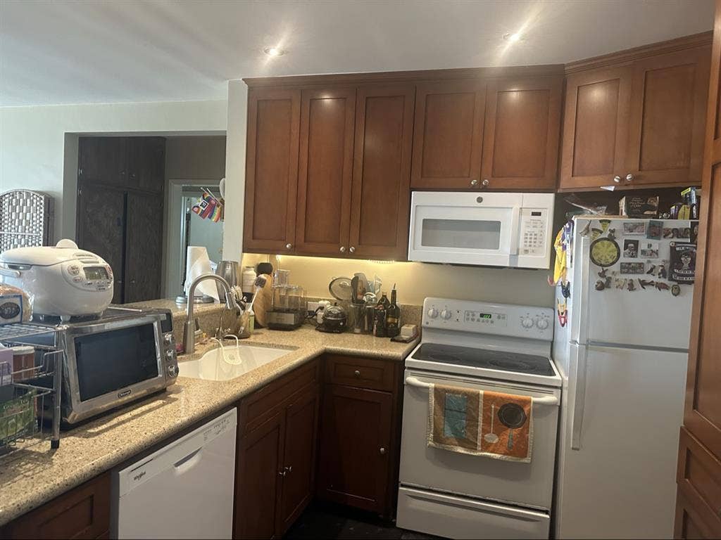🌊$1900 Private HalfBath Beachfront