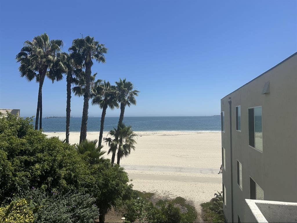 🌊$1900 Private HalfBath Beachfront